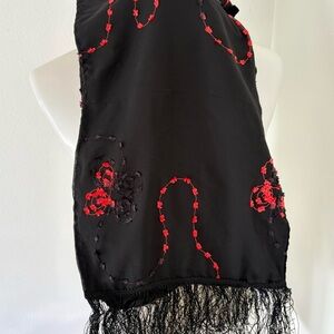 🥀 Vintage Embroidered Reversible Scarf